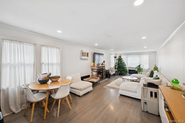 1038 Traymore Boulevard, Island Park, NY 11558