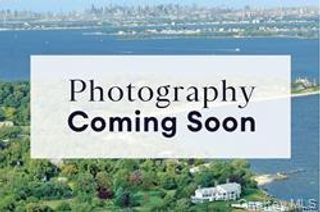 1038 Traymore Boulevard, Island Park, NY 11558