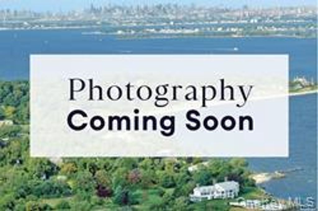 1038 Traymore Boulevard, Island Park, NY 11558