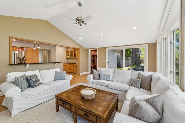 290 Ridgeview Drive E, Wayzata, MN 55391