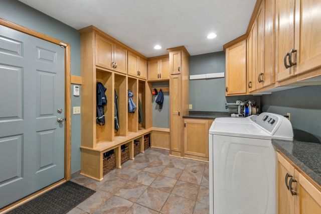 290 Ridgeview Drive E, Wayzata, MN 55391