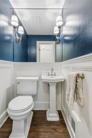 290 Ridgeview Drive E, Wayzata, MN 55391