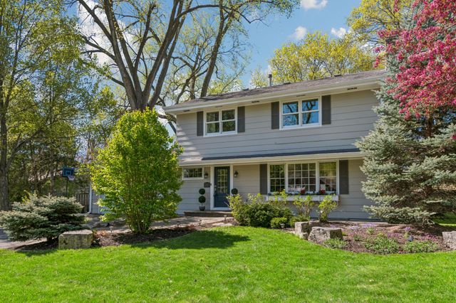 290 Ridgeview Drive E, Wayzata, MN 55391