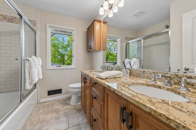 290 Ridgeview Drive E, Wayzata, MN 55391