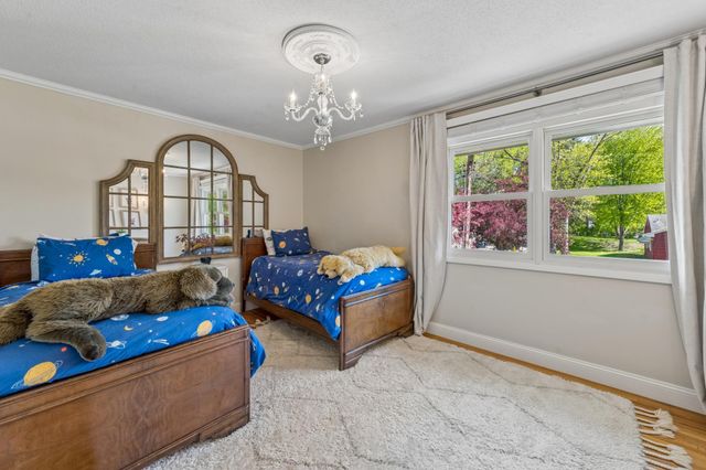 290 Ridgeview Drive E, Wayzata, MN 55391