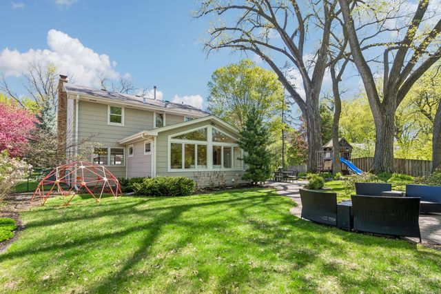 290 Ridgeview Drive E, Wayzata, MN 55391