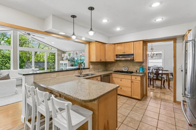 290 Ridgeview Drive E, Wayzata, MN 55391