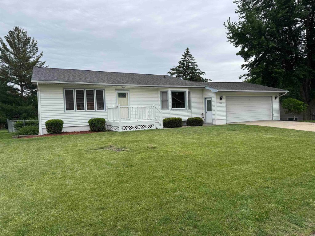 511 Ridgeway Street, Denver, IA 50622