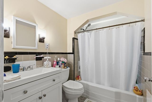 72 Redlands Rd, Boston, MA 02132