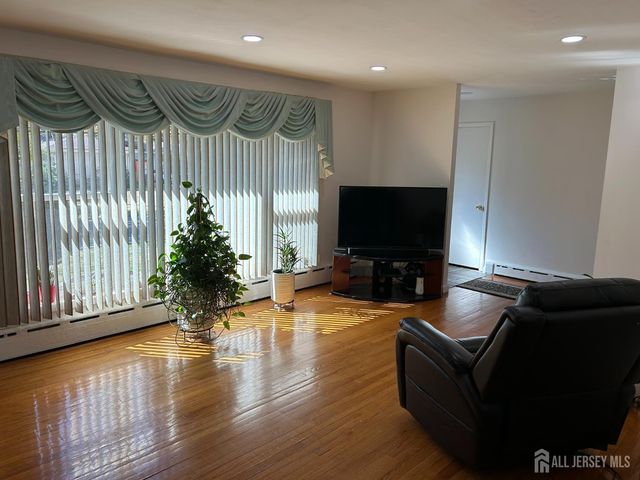 1471 Thomas Avenue, North Brunswick, NJ 08902