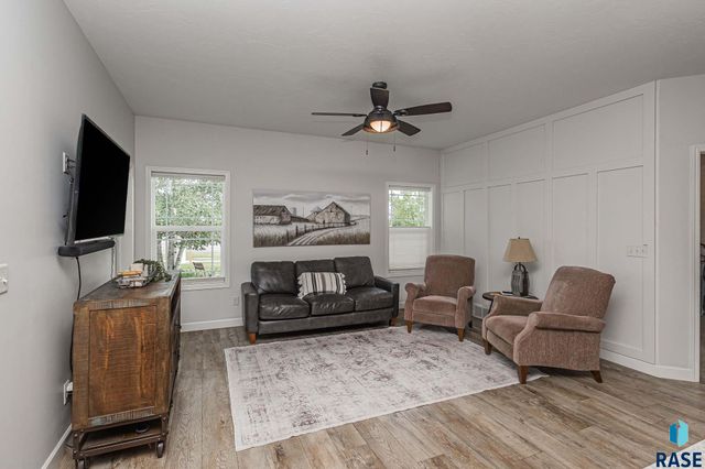 3233 S Manifold Ave Avenue, Sioux Falls, SD 57110