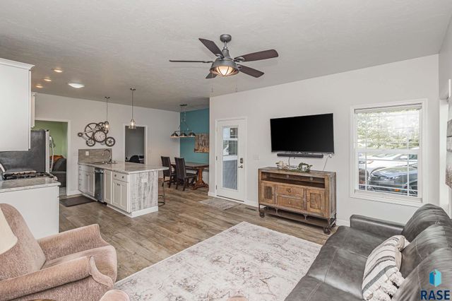 3233 S Manifold Ave Avenue, Sioux Falls, SD 57110