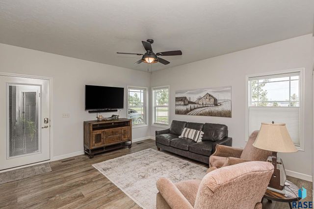 3233 S Manifold Ave Avenue, Sioux Falls, SD 57110