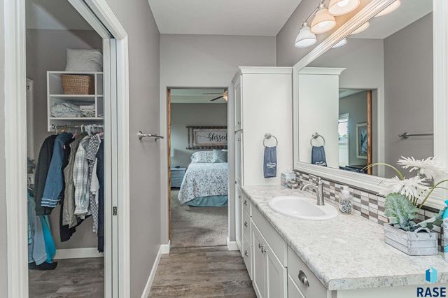 3233 S Manifold Ave Avenue, Sioux Falls, SD 57110