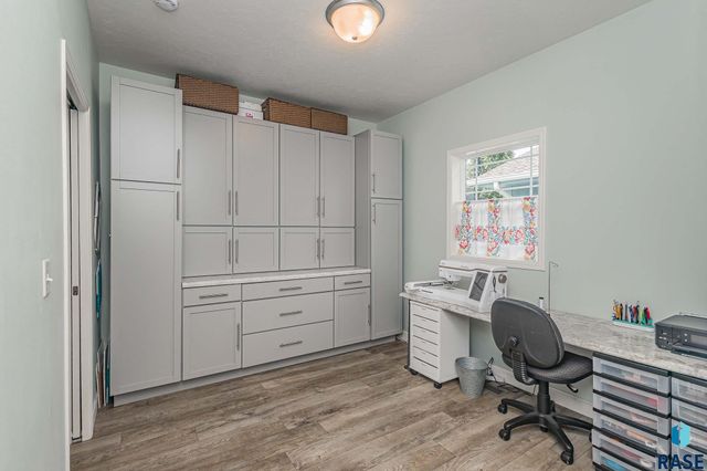 3233 S Manifold Ave Avenue, Sioux Falls, SD 57110