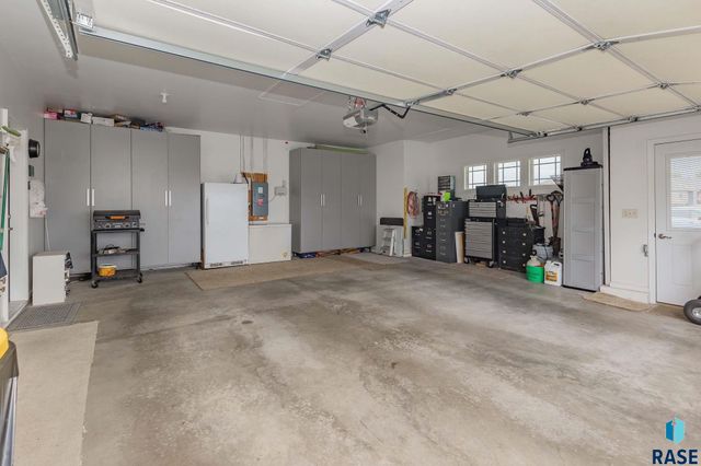 3233 S Manifold Ave Avenue, Sioux Falls, SD 57110