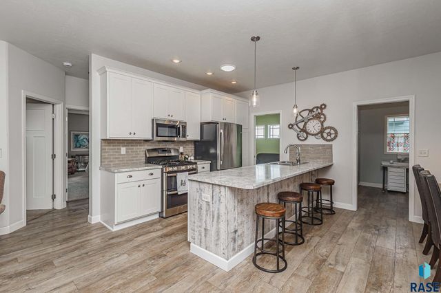 3233 S Manifold Ave Avenue, Sioux Falls, SD 57110