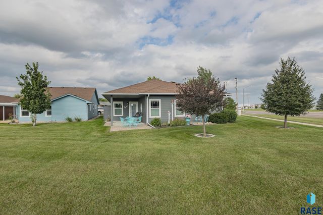 3233 S Manifold Ave Avenue, Sioux Falls, SD 57110