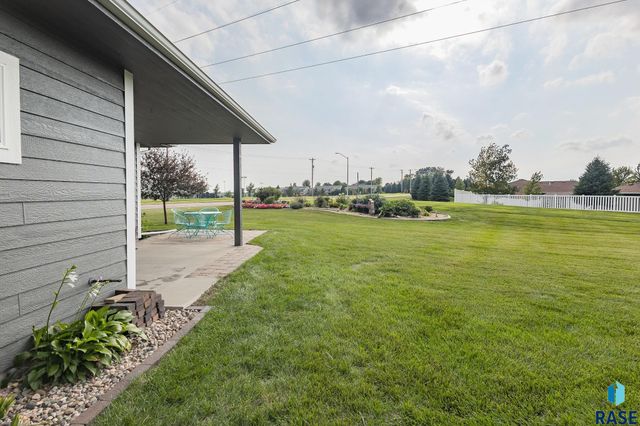 3233 S Manifold Ave Avenue, Sioux Falls, SD 57110