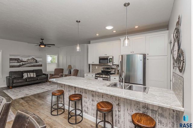 3233 S Manifold Ave Avenue, Sioux Falls, SD 57110