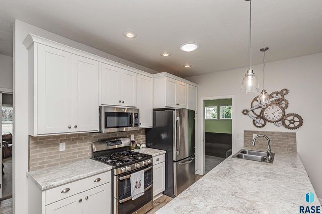 3233 S Manifold Ave Avenue, Sioux Falls, SD 57110