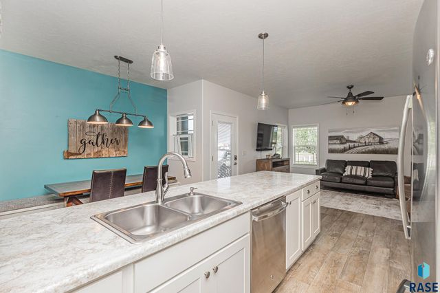 3233 S Manifold Ave Avenue, Sioux Falls, SD 57110