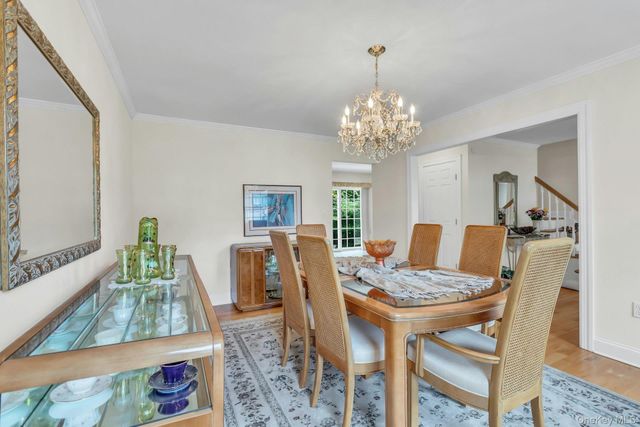 25 Middlesex Avenue, Oakdale, NY 11769