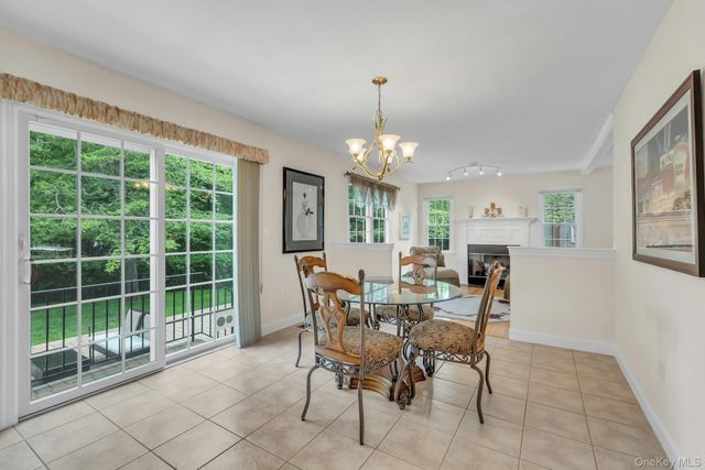 25 Middlesex Avenue, Oakdale, NY 11769