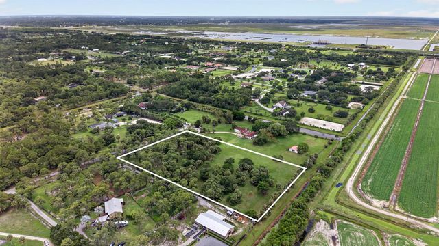 000 Foxtrail, Loxahatchee, FL 33470