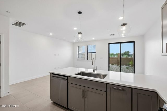 5428 S 35th Way, Phoenix, AZ 85040
