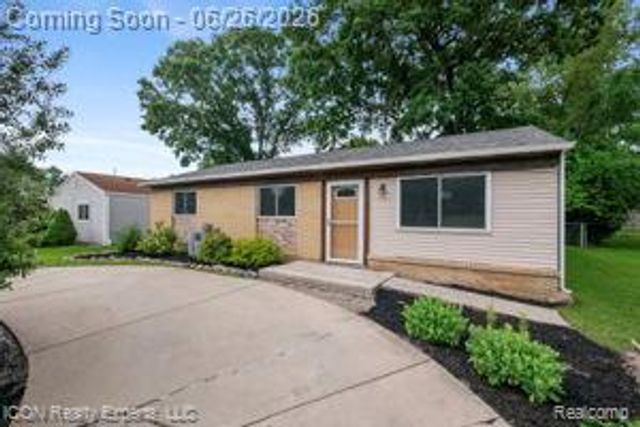 33515 Colfax Drive, Farmington Hills, MI 48335