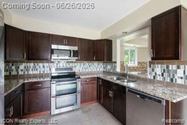 33515 Colfax Drive, Farmington Hills, MI 48335