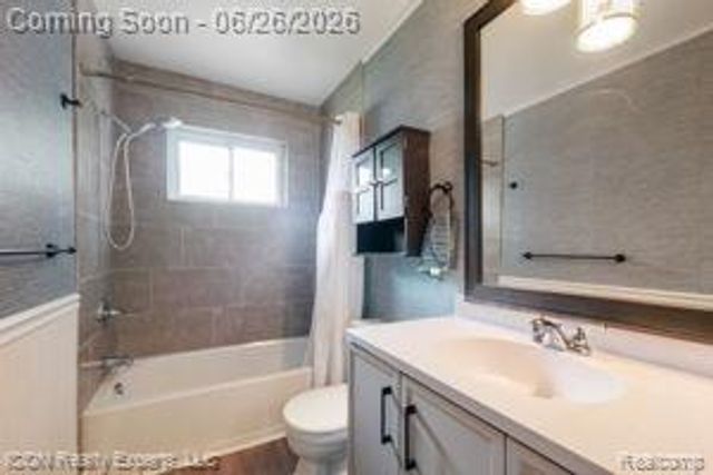 33515 Colfax Drive, Farmington Hills, MI 48335