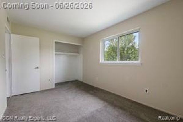 33515 Colfax Drive, Farmington Hills, MI 48335