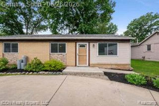 33515 Colfax Drive, Farmington Hills, MI 48335