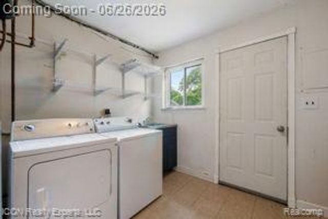 33515 Colfax Drive, Farmington Hills, MI 48335