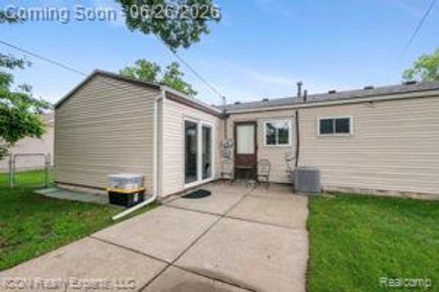 33515 Colfax Drive, Farmington Hills, MI 48335