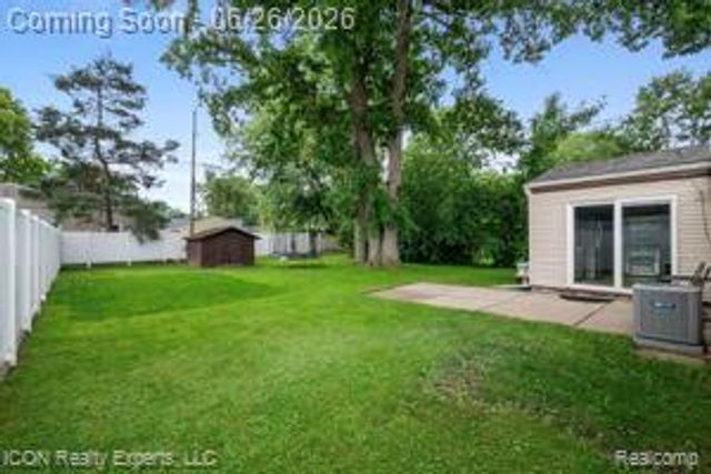 33515 Colfax Drive, Farmington Hills, MI 48335