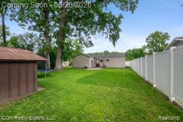 33515 Colfax Drive, Farmington Hills, MI 48335
