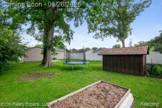 33515 Colfax Drive, Farmington Hills, MI 48335