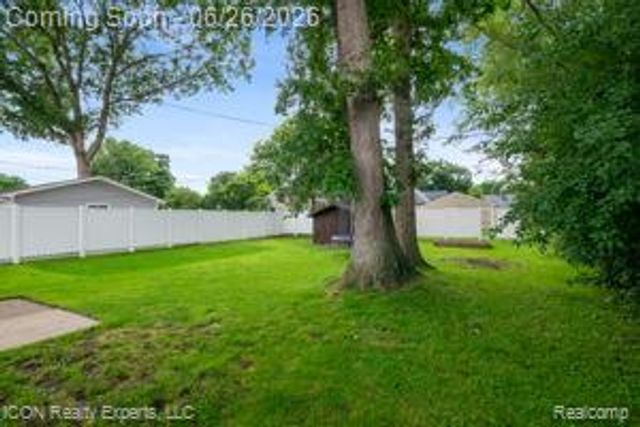 33515 Colfax Drive, Farmington Hills, MI 48335