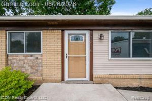 33515 Colfax Drive, Farmington Hills, MI 48335