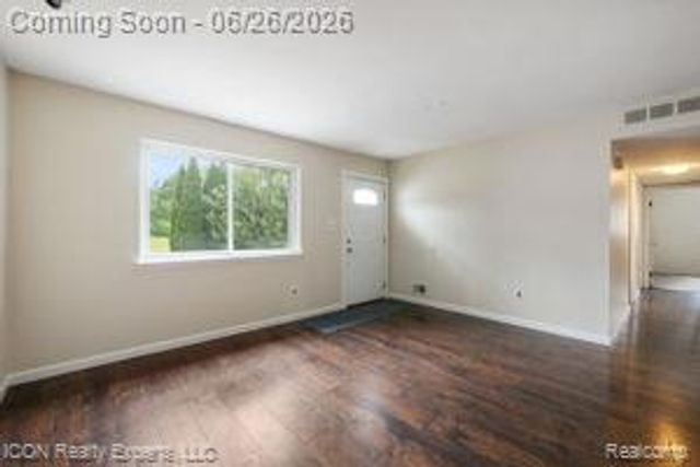 33515 Colfax Drive, Farmington Hills, MI 48335