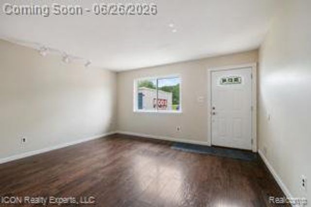 33515 Colfax Drive, Farmington Hills, MI 48335