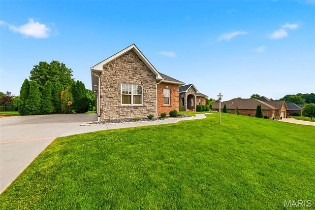 823 Ridge Road, Waterloo, IL 62298
