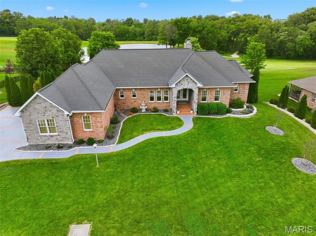 823 Ridge Road, Waterloo, IL 62298