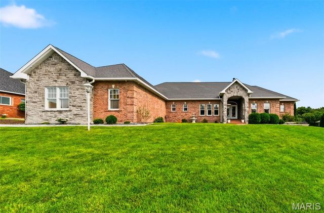 823 Ridge Road, Waterloo, IL 62298