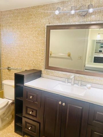 3251 Holiday Springs Boulevard 403, Margate, FL 33063