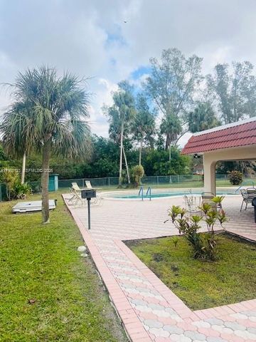 3251 Holiday Springs Boulevard 403, Margate, FL 33063