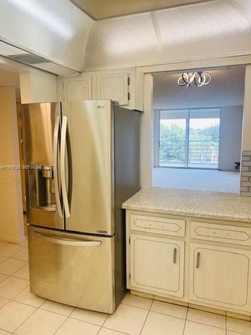 3251 Holiday Springs Boulevard 403, Margate, FL 33063